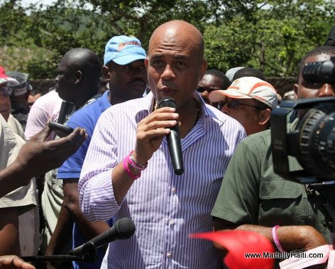 President Michel Martelly s'adresse a la population en presence des journalistes