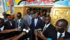 PHOTO: Haiti - Premier Minis Evans Paul visite fanmi Fantom Barikad Crew nan Rue Nicolas