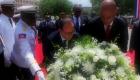 PHOTO: Haiti - President Francois Hollande depoze yon Gerbe de Fleurs devan Statue Toussaint Louverture