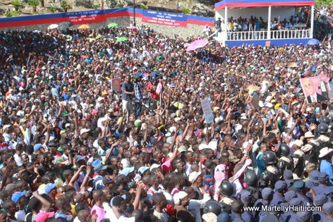Foul Moun Reyini Vertieres pou akeyi President Martelly 18 Nov 2013 - Cap Haitien