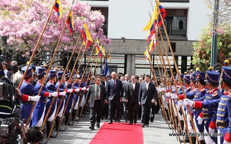 President Michel Martelly accompagne du Ministre des Relations exterieures, arrive sur la Place des Heros de l'independance Equatorienne