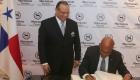 Panama - President Michel Martelly signant le livre d 'or de l 'hotel Sheraton