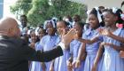 PHOTO: Haiti - President Martelly ap salue elev yo pou ouveti lekol la